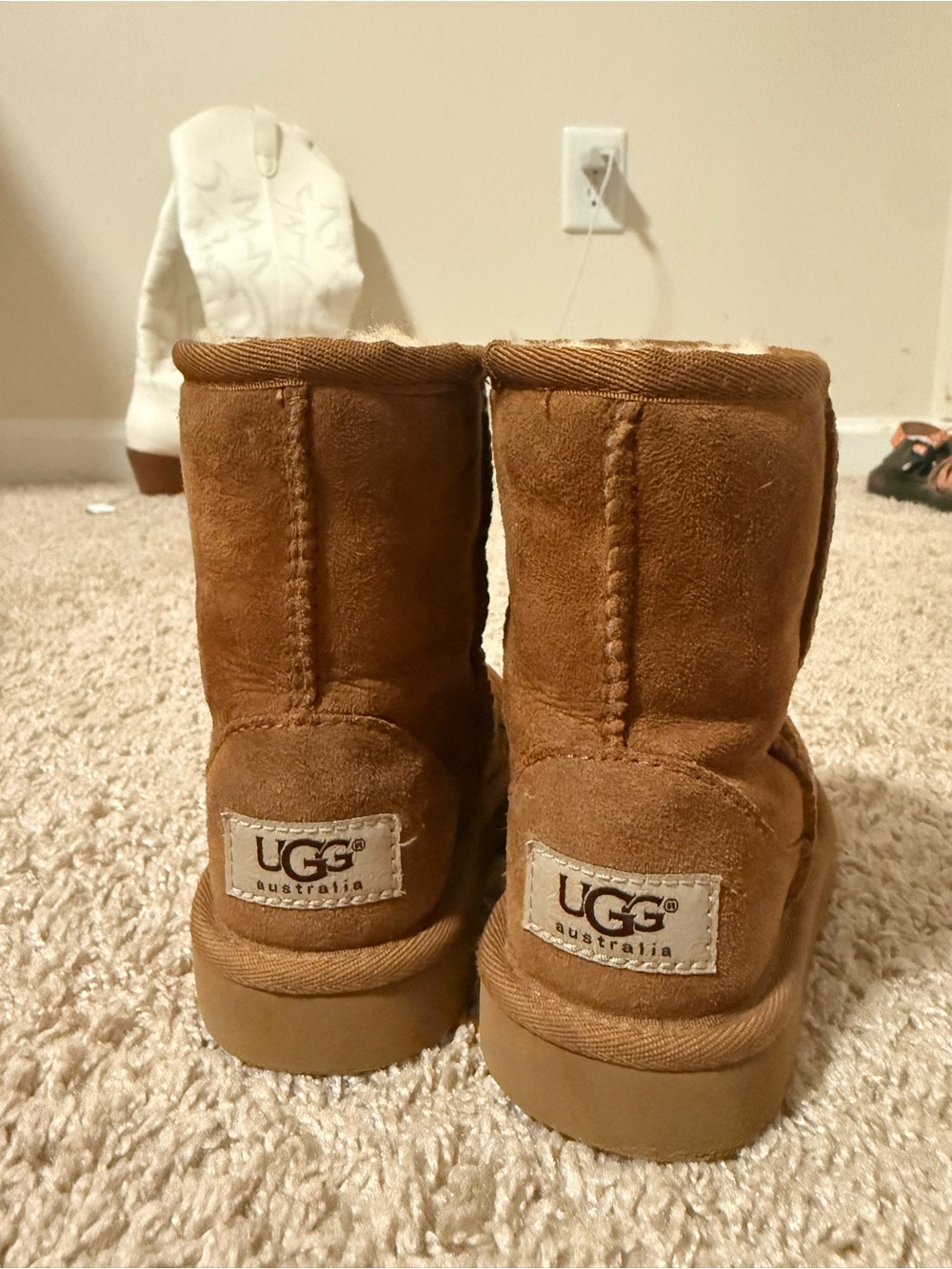 UGG Classic Short Boots - Chestnut Brown